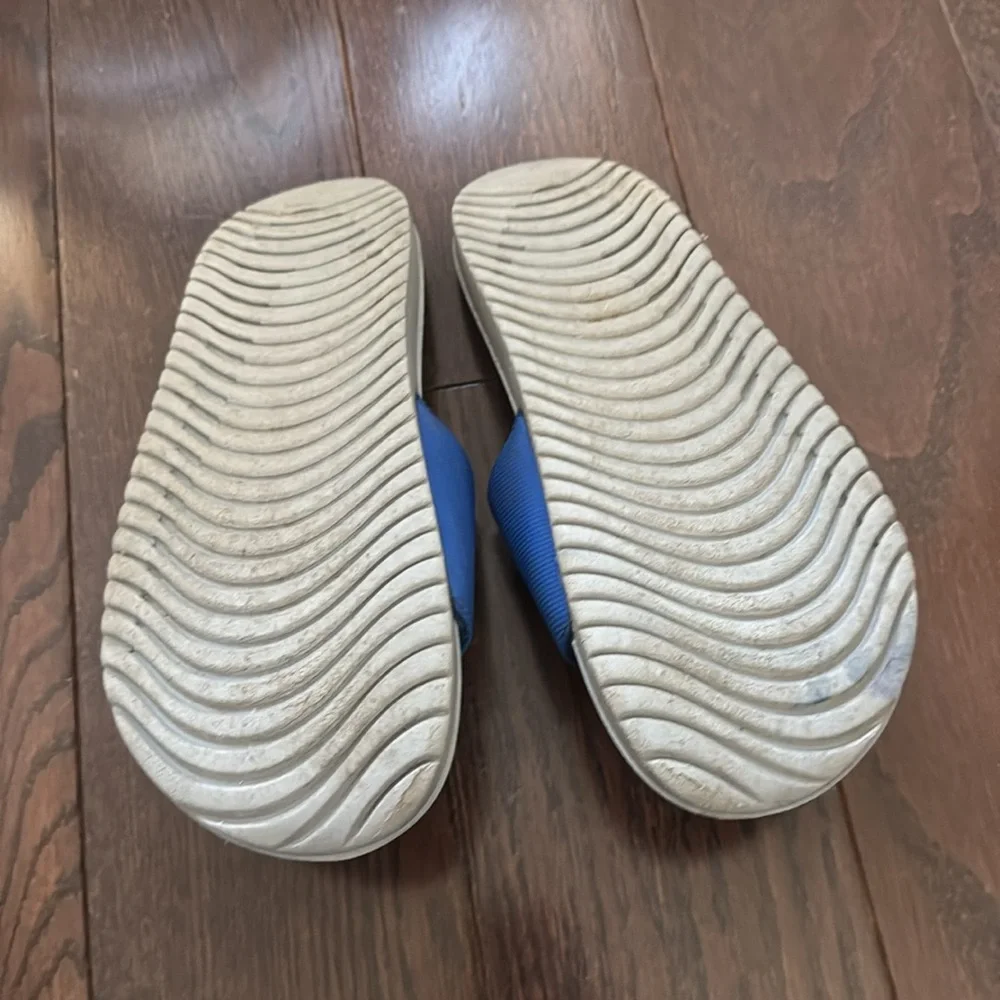 Nike slides. Blue 6Y - Picture 2 of 3